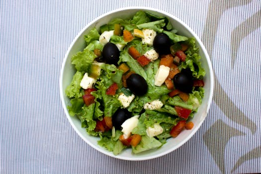 Optimized image example showing a healthy salad